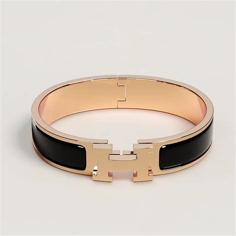 hermes bracelet on wrist